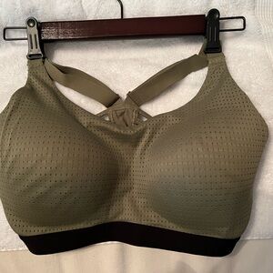 VictoriasSecret Sport lightweight, wireless sports bra. 34DD